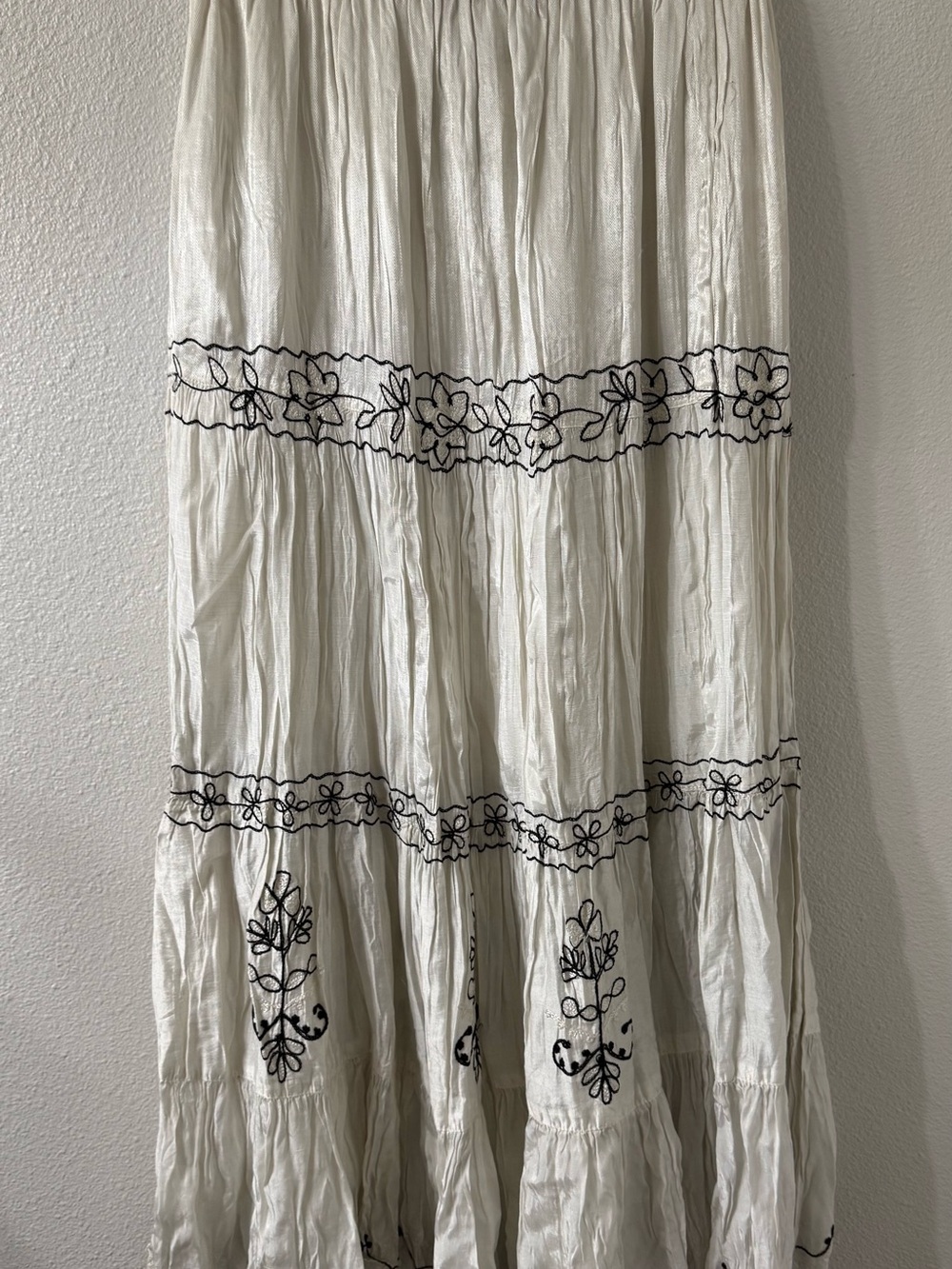Young Threads Boho Embroidered Tiered Maxi Skirt โ White NWT LG - Picture 2 of 8